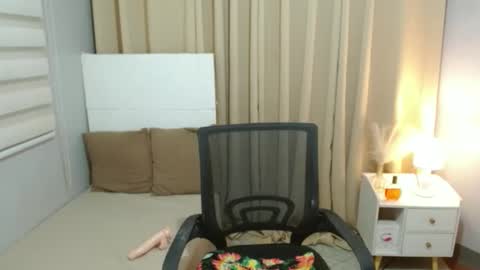 Snapshot of shanaiamiraclets chatting on 02.28.26 miraclets online show from 02.28.26