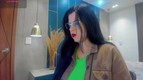 Snapshot of shanellmoore chatting on 12.03.25 Shanell Moore online show from 12.03.25