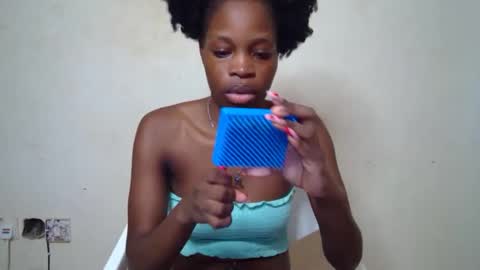 Snapshot of shania_sleigh chatting on 12.17.24 shania_sleigh online show from 12.17.24