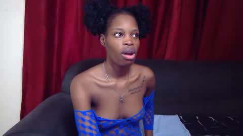 Snapshot of shania_sleigh chatting on 12.23.24 shania_sleigh online show from 12.23.24
