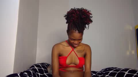 Snapshot of shania_sleigh chatting on 01.19.25 shania_sleigh online show from 01.19.25