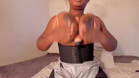 Snapshot of shaniblack chatting on 10.11.25 Danna online show from 10.11.25