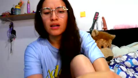 Snapshot of shantaldumont chatting on 11.27.25 shantaldumont online show from 11.27.25