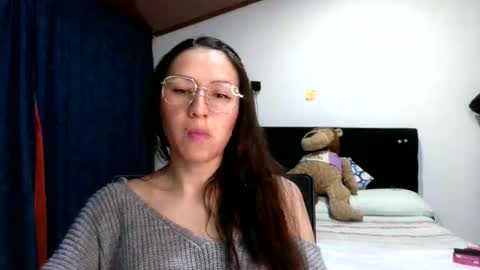 Snapshot of shantaldumont chatting on 12.03.25 shantaldumont online show from 12.03.25