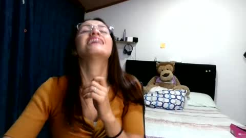 Snapshot of shantaldumont chatting on 12.04.25 shantaldumont online show from 12.04.25