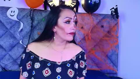 Snapshot of shantey_laurent chatting on 11.01.25 shantey online show from 11.01.25