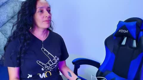 Snapshot of shantey_laurent chatting on 11.08.25 shantey online show from 11.08.25