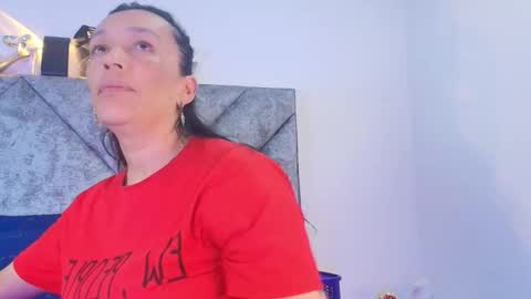 Snapshot of shantey_laurent chatting on 11.20.25 shantey online show from 11.20.25