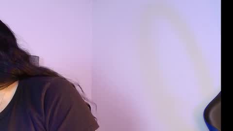 Snapshot of shantey_laurent chatting on 11.25.25 shantey online show from 11.25.25