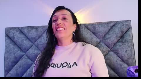 Snapshot of shantey_laurent chatting on 11.29.25 shantey online show from 11.29.25