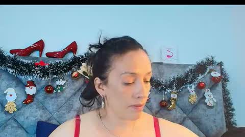 Snapshot of shantey_laurent chatting on 12.16.25 shantey online show from 12.16.25