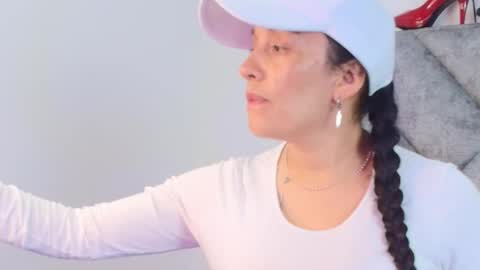 Snapshot of shantey_laurent chatting on 02.14.26 shantey online show from 02.14.26