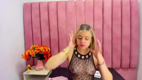 Snapshot of shanthal_fox_ chatting on 10.27.25  shanthal online show from 10.27.25
