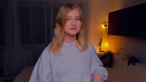 Snapshot of shantiyagin chatting on 10.29.25 Polly online show from 10.29.25