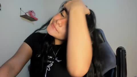 Snapshot of shara_jones chatting on 11.02.25 Sara online show from 11.02.25