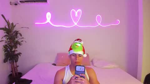 Snapshot of shark_boy21 chatting on 11.30.25 shark_boy21 online show from 11.30.25