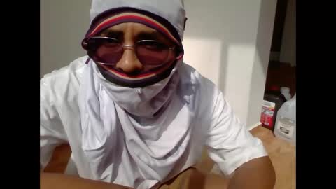 Sharkyoung online show from 10.23.25