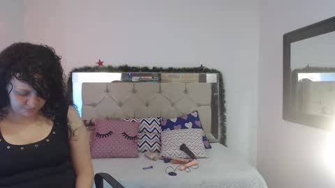 Snapshot of sharlotte__jones chatting on 12.16.24 Sara online show from 12.16.24