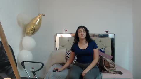 Snapshot of sharlotte__jones chatting on 01.22.25 Sara online show from 01.22.25