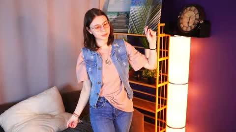 Hello im LIa online show from 12.23.25