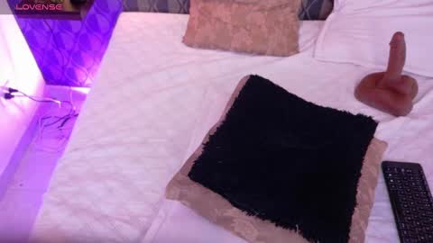 Sharom  online show from 01.29.25