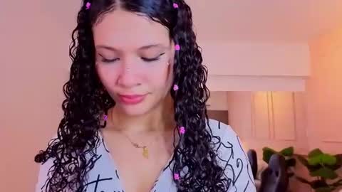 Snapshot of sharonn___ chatting on 06.18.26 Sharon online show from 06.18.26