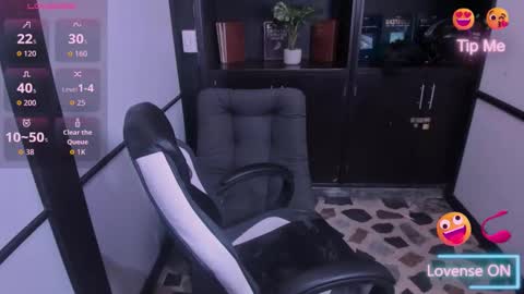 Snapshot of sharonqueen1_ chatting on 11.13.25 sharonqueen1_ online show from 11.13.25