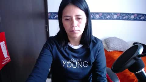 Snapshot of sharoon__cherry_ chatting on 10.08.25 sharon online show from 10.08.25