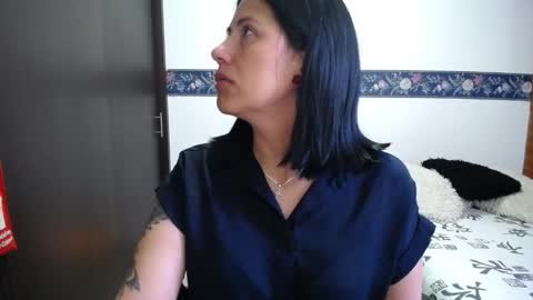 Snapshot of sharoon__cherry_ chatting on 10.22.25 sharon online show from 10.22.25