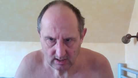 Snapshot of sharpshoder chatting on 02.08.25 Peter online show from 02.08.25