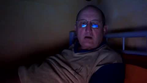 Snapshot of sharpshoder chatting on 03.08.25 Peter online show from 03.08.25