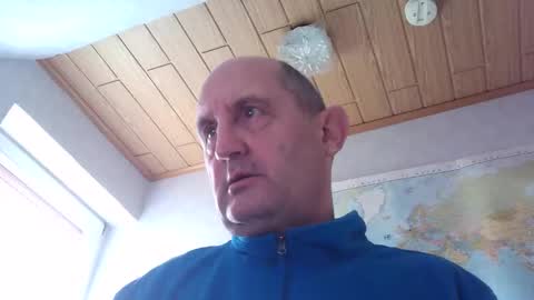 Snapshot of sharpshoder chatting on 11.01.25 Peter online show from 11.01.25