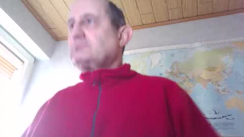 Snapshot of sharpshoder chatting on 12.04.25 Peter online show from 12.04.25