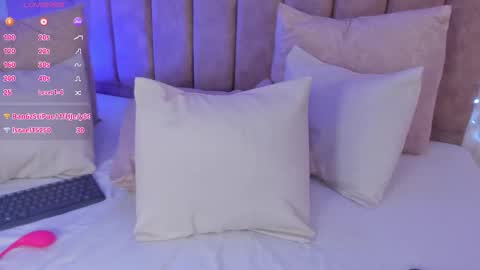 Snapshot of shatall_rouge chatting on 12.14.25 Shantall online show from 12.14.25