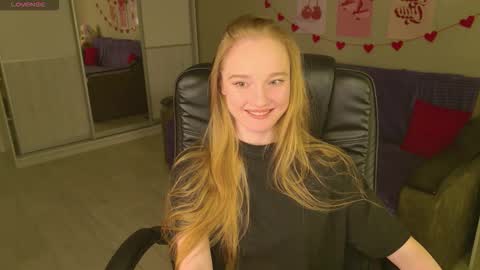 Snapshot of shawty_mia chatting on 12.16.25 Shawty Mia online show from 12.16.25