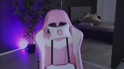 Snapshot of shayblonde chatting on 12.14.24 shayblonde online show from 12.14.24