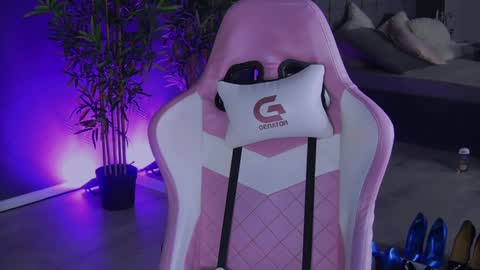 Snapshot of shayblonde chatting on 12.15.24 shayblonde online show from 12.15.24