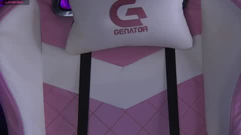 Snapshot of shayblonde chatting on 12.23.24 shayblonde online show from 12.23.24