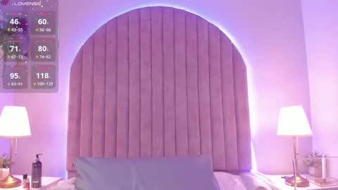 Shayla Davis  online 240 pm - 1000 pm online show from 10.10.25