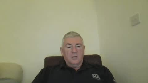 Snapshot of she52 chatting on 12.18.25 she52 online show from 12.18.25