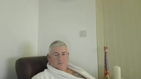 Snapshot of she52 chatting on 12.20.25 she52 online show from 12.20.25