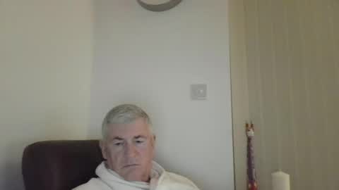 Snapshot of she52 chatting on 04.18.26 she52 online show from 04.18.26