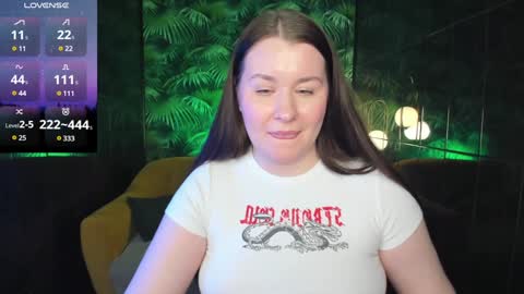 Snapshot of shedar_pretty chatting on 12.23.24 Shedar online show from 12.23.24