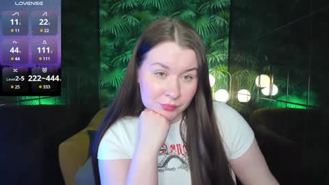 Snapshot of shedar_pretty chatting on 12.23.24 Shedar online show from 12.23.24