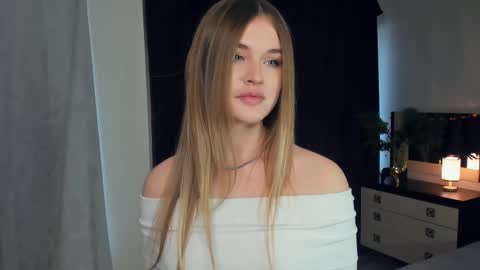 Snapshot of sheenaeast chatting on 12.21.24 Violet online show from 12.21.24