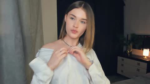 Snapshot of sheenaeast chatting on 12.23.24 Violet online show from 12.23.24