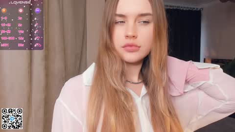 Snapshot of sheenaeast chatting on 12.30.24 Violet online show from 12.30.24