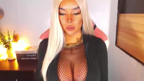 Snapshot of sheenafrost chatting on 03.05.26 sheenafrost online show from 03.05.26