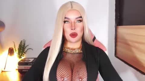 Snapshot of sheenafrost chatting on 03.12.26 sheenafrost online show from 03.12.26