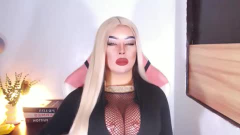 Snapshot of sheenafrost chatting on 03.15.26 sheenafrost online show from 03.15.26